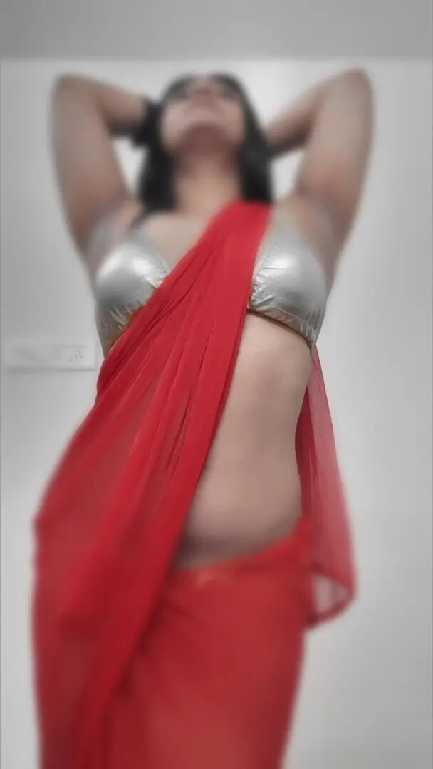 Chennai Tamil Girl Hot Body in Saree